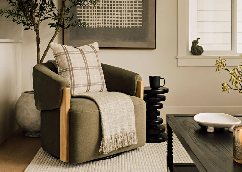 Alicent Swivel Armchair -Vaughn Forest