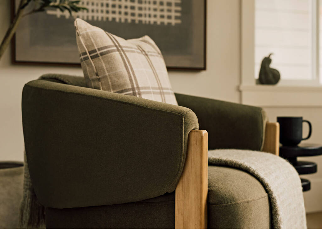 Alicent Swivel Armchair -Vaughn Forest